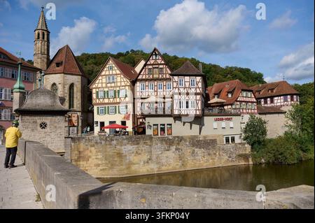 Ponte del Boia a Schwäbisch Hall, chiesa di San Giovanni, valle del Kochertal, Kocher, struttura a graticcio, casa a graticcio, Schwäbisch Hall, Hohenlohe, Germania Foto Stock