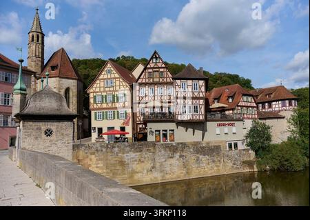 Ponte del Boia, Chiesa dei Cavalieri Ospedalieri, casa a graticcio, Schwaebisch Hall, valle del Kocher, Kocher, Medioevo, centro storico, Hohenlohe, Germania Foto Stock