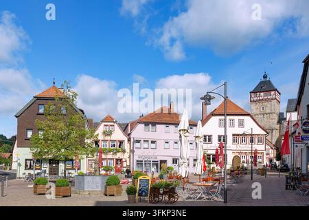 Germania, Bavaria, Bischofsheim, piazza del mercato, Zentturm Foto Stock