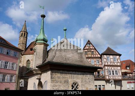 Ponte del Boia, Chiesa dei Cavalieri Ospedalieri, casa a graticcio, Schwaebisch Hall, valle del Kocher, Kocher, Medioevo, centro storico, Hohenlohe, Germania Foto Stock