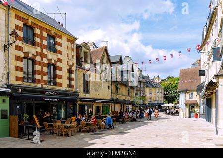 Caffè e ristoranti su Place au Berger a Caen nel dipartimento di Calvados nella regione normanna della Francia Foto Stock