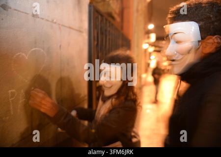 TOULOUSE, FRANCIA - 2014/11/03: La Marcia del Milione di Maschere a Toulouse nel novembre 2014, dove dimostranti mascherati del movimento Anonymous si radunano sul Foto Stock