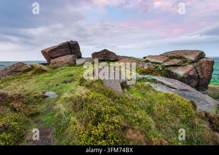 Alba ai Roaches nel Parco Nazionale del Peak District, Staffordshire, Inghilterra. Foto Stock
