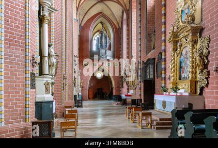 Interno, navata laterale della Chiesa dell'assunzione della Beata Vergine Maria (Kosciol farny pw Wniebowziecia NMP) a Chelmno (Kulm, Chelmno nad Wis Foto Stock