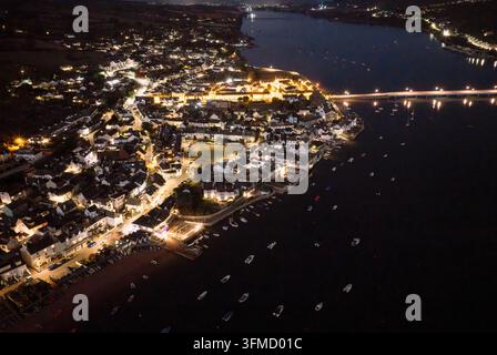 Immagine a droni di Shaldon & Teignmouth dal fiume Teign di notte. Foto Stock