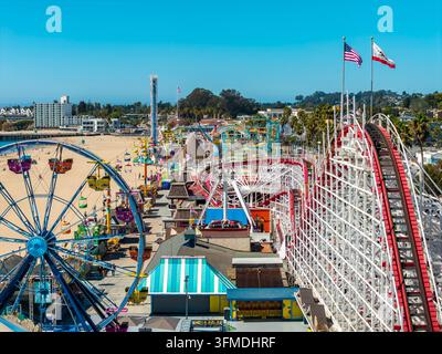 Vista aerea del parco divertimenti Santa Cruz Beach Boardwalk Foto Stock