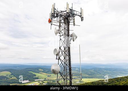 La cima di una torre di comunicazione Foto Stock