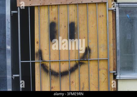 Ridendo e sorridendo quando è di buon umore Foto Stock