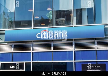 New York, USA - 21 ott. 2025: La facciata della Citibank a Brooklyn, New York. Foto Stock