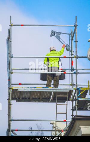 Operaio edile di ponteggi Foto Stock