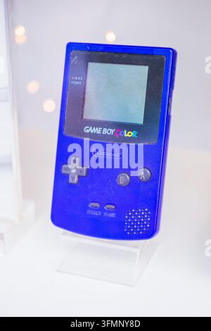 Nintendo Game Boy Color rilasciato nel 1998 Foto Stock