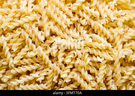 Molti spaghetti a spirale. La trama degli spaghetti a spirale. Foto Stock