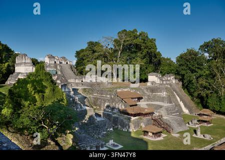 Rovine Maya di Tikal, Acrópolis del Norte, Acropoli Nord, Parco Nazionale di Tikal, Peten, Guatemala, America Centrale. Foto Stock