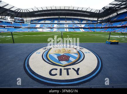 Foto d’archivio datata 15-03-2025 di Foto d’archivio datata 15/03/25 dello stemma del club Manchester City. La Federazione Inglese di Calcio afferma che sta "esaminando attentamente" le implicazioni dei risultati relativi al Manchester City. Data di pubblicazione: venerdì 2 ottobre 2026. Foto Stock