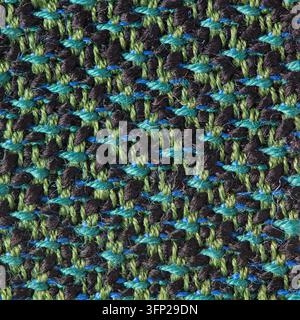 Vista ravvicinata dettagliata di un tessuto multicolor tessuto stretto con un intricato motivo tweed in fili neri, verdi e blu, che mette in risalto una r Foto Stock