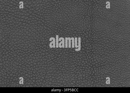 Motivo astratto in finta pelle di colore nero chiaro per elemento di design. Fotografia ravvicinata di ombre su una superficie piatta in finta pelle di colore grigio scuro Foto Stock