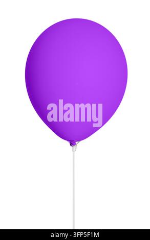 Palloncino viola singolo su un bastoncino bianco, isolato su bianco per uso in feste e compleanni. Sfera in lattice viola rotonda che galleggia, perfetta per la decorazione delle celebrazioni. B Foto Stock