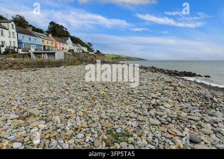Il litorale di ciottoli ad Amroth, Pembrokeshire, Galles, Regno Unito Foto Stock