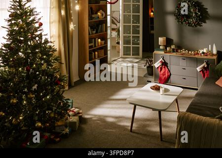 Soggiorno decorato per le feste natalizie Foto Stock