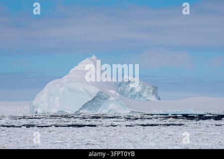 Ghiaccio marino e iceberg, Crystal Sound, Antartide Foto Stock