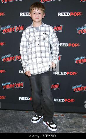 New York, NY, USA. 8 ott., 2026. Callum Vinson nella sala stampa della New York Comic Con per Crystal Lake di Peacock al Javits Center a New York City il 0 ottobre 2026. Credit: Rw/Media Punch/Alamy Live News Foto Stock