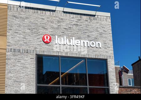 New York, USA - 21 ott. 2025: La facciata di Lululemon a Brooklyn, New York. Foto Stock