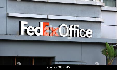 Negozio FedEx Office che offre servizi di stampa, copia e spedizione Foto Stock