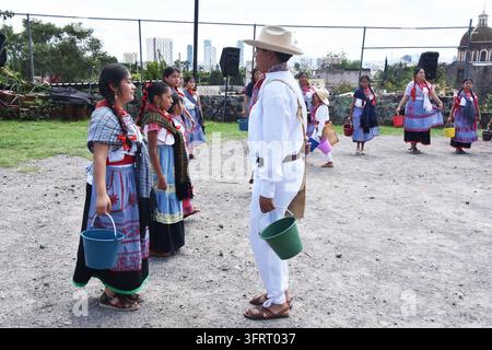 Danza de Quetzal durante la Fiesta de Pueblos Indios a Tlaxcalancingo, Puebla, México. Foto Stock