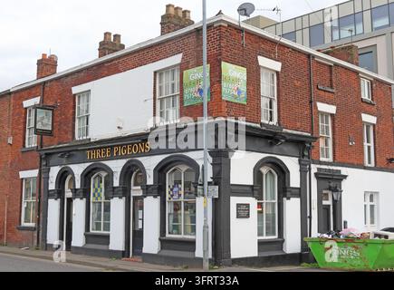 Tre piccioni esterno del pub di Warrington, 35 Tanners Lane, Regno Unito. Foto Stock