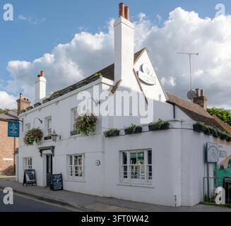 The Old House, un pub e ristorante storico in legno di classe II, 24 West Street, Dorking, Surrey, Inghilterra, Regno Unito Foto Stock