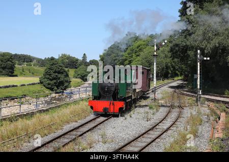 'Green Dragon' si avvicina ad Alston il 13.7.26 sulla South Tynedale Railway. Foto Stock