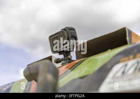 Vista di una fotocamera d'azione montata su un veicolo a Kasarani, Nairobi, Contea di Nairobi, Kenya. Foto Stock