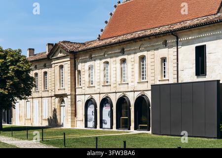 Saint Emilion, Francia - 11 luglio 2026: Logis de Malet storico e il suo complesso museale restaurato a Saint Emilion Foto Stock