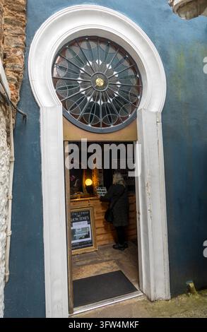 Ingresso del cinema e teatro cinematografico, Totnes, sud del Devon, Inghilterra, Regno Unito Foto Stock