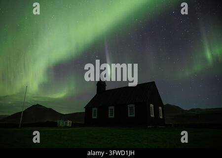 Aurora in Islanda questo ottobre sopra Búðakirkja Foto Stock