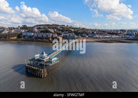 Veduta aerea del storico molo vittoriano di Clevedon situato nel Somerset, Inghilterra. Foto Stock