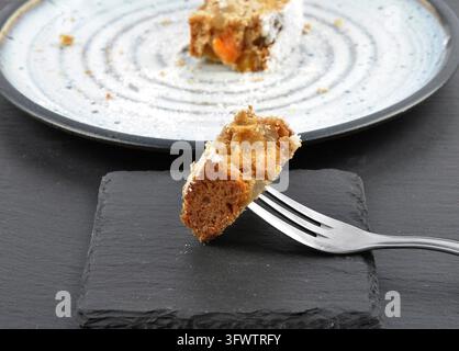 Stollen natalizio su forchetta e ardesia - Stollen natalizio su forchetta e ardesia Foto Stock