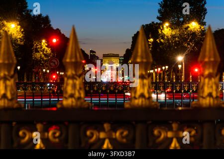 Parigi, Avenue des Champs-Elysees, Arco di Trionfo // Parigi, Avenue des Champs-Elysees, Arco di Trionfo Foto Stock