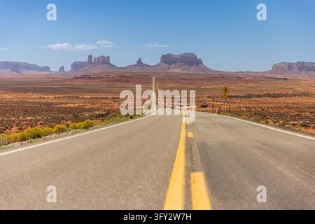 Panoramica della US Highway 163 che porta al Monument Valley al famoso punto Forrest Gump nello Utah Foto Stock