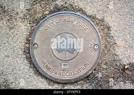 Tappo di fogna nel Central Park, New York City, USA. Foto Stock