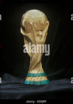 Coppa del mondo fifa hanno gareggiato per il calcio di nazioni di tutto il mondo sul display pubblico a Londra nel 1995 Foto Stock