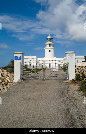 dh Cabo de Cavalleria faro CAPO CAVALLERIA MENORCA tradizionale Menorca porta a North Coast scogliere bianco luce casa minorca minorca Foto Stock