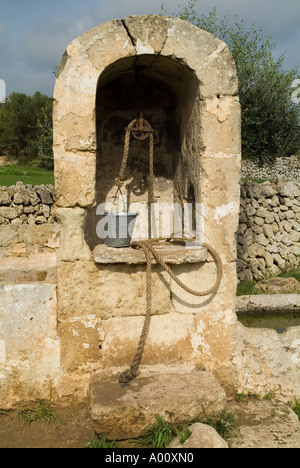 Dh Menorcan tradizionale ben TALATI DE DALT MENORCA ben benna corda e puleggia acqua potabile pozzi Foto Stock