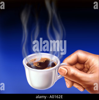 Mano che regge una tazza di caffè espresso Foto Stock