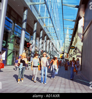 Spitalfields Market architetto Norman Foster riqualificazione area coperta uno Vescovi Square, London, Regno Unito KATHY DEWITT Foto Stock