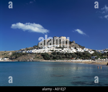 Stadtansicht mit Akropolis-Felsen und Akropolis, Burg, weisse Stadt, Lindos, Rodi, Dodekanes Foto Stock