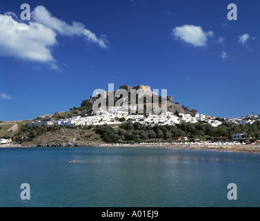 Stadtansicht mit Akropolis-Felsen und Akropolis, Burg, weisse Stadt, Lindos, Rodi, Dodekanes Foto Stock