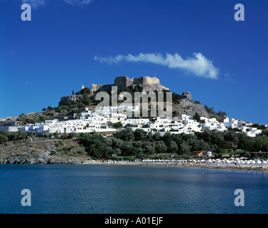 Stadtansicht mit Akropolis-Felsen und Akropolis, Burg, weisse Stadt, Lindos, Rodi, Dodekanes Foto Stock