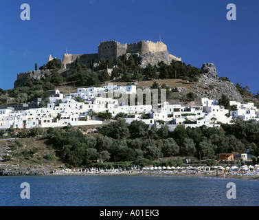 Stadtansicht mit Akropolis-Felsen und Akropolis, Burg, weisse Stadt, Lindos, Rodi, Dodekanes Foto Stock