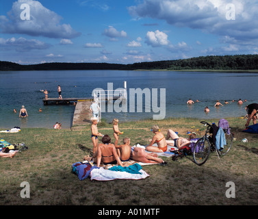 D-Neustrelitz, D-Neustrelitz-Fuerstensee, Mecklenburg laghi, Mueritz national park, Meclemburgo-Pomerania, Grande Lago Fuerstensee, prendere il sole Foto Stock